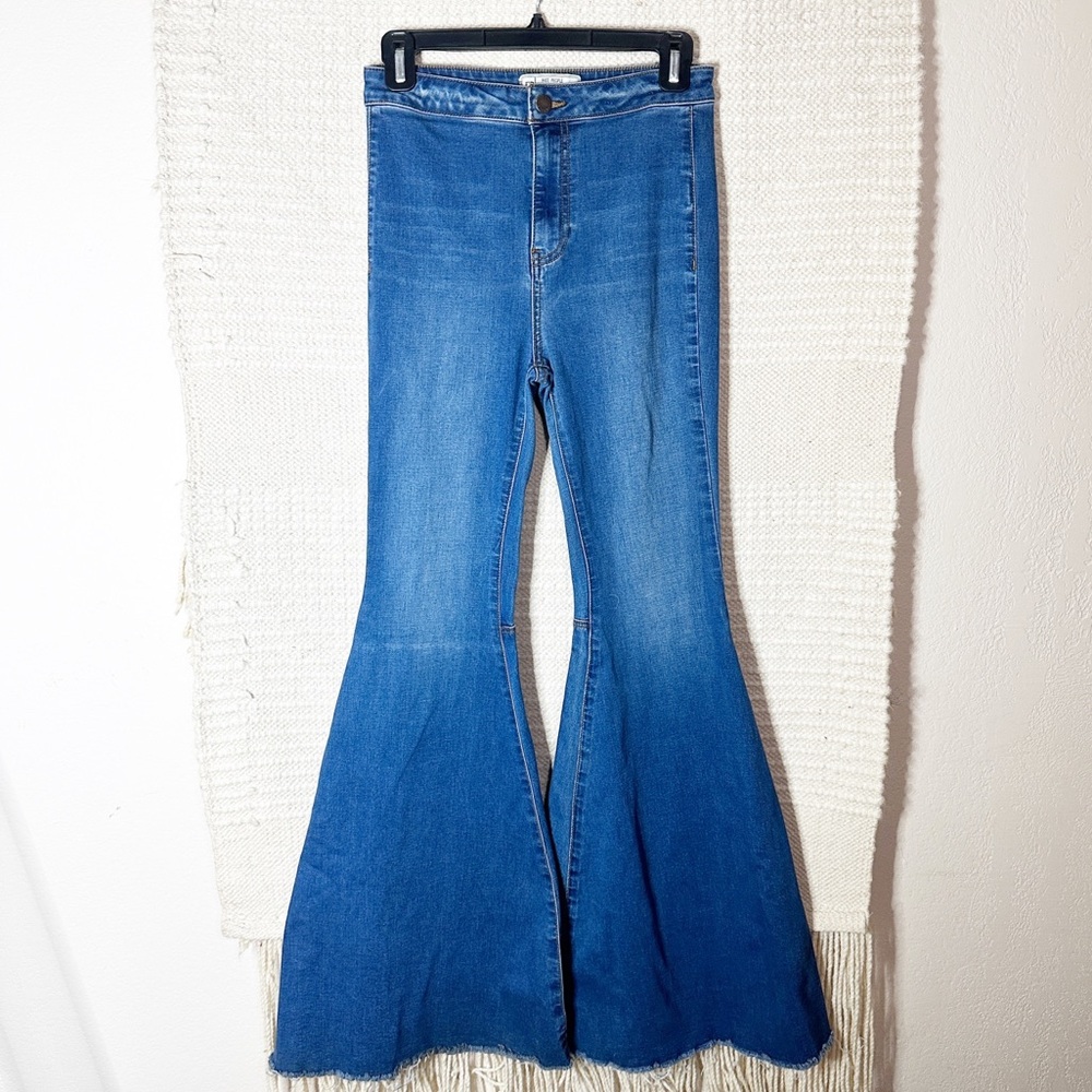 FREE PEOPLE mid wash blue Just Float On extreme flare leg jeans 26
